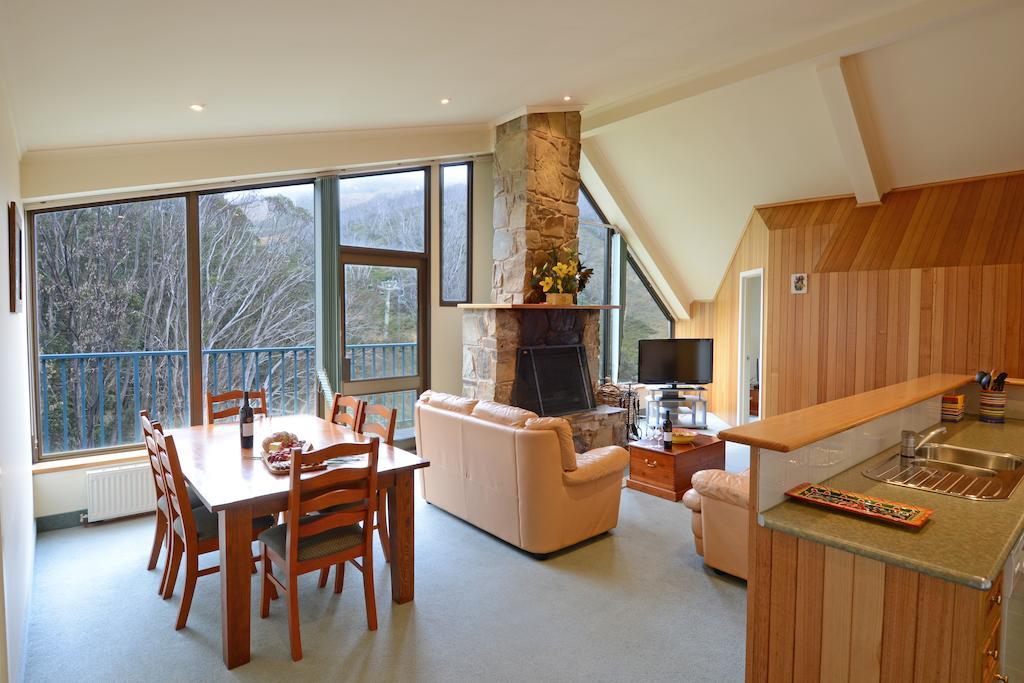 Falls Creek Country Club Room photo