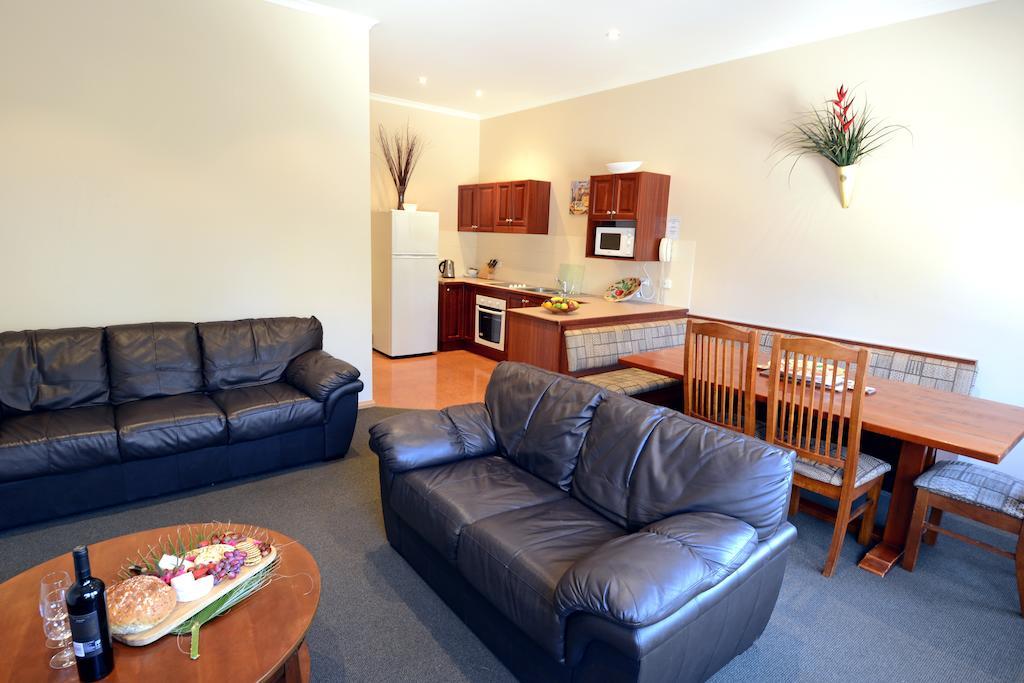 Falls Creek Country Club Room photo