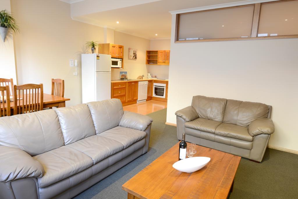 Falls Creek Country Club Room photo